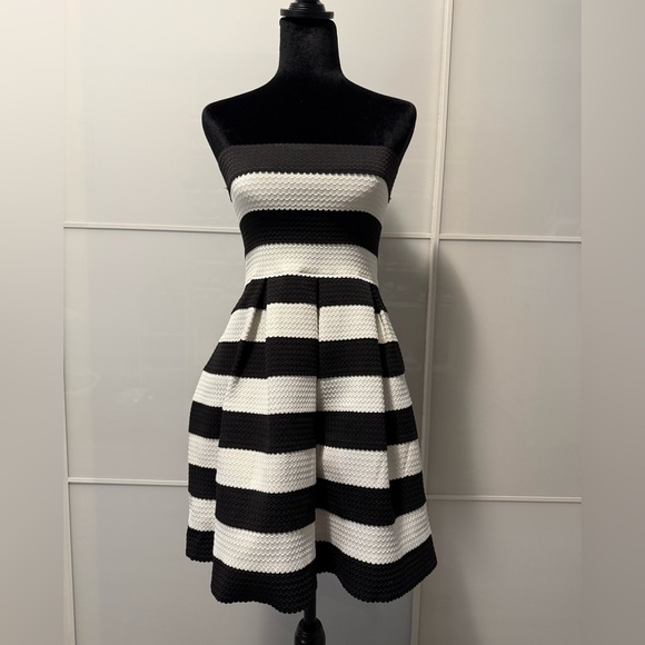 Doe & Rae Black and White Strapless A-Line Cocktail Dress - Picture 1 of 6